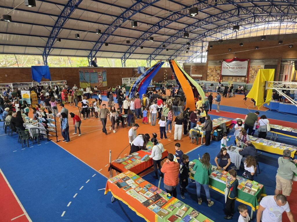 Literatura, música e arte na 38ª Feira de Livros do Colégio Santa Maria